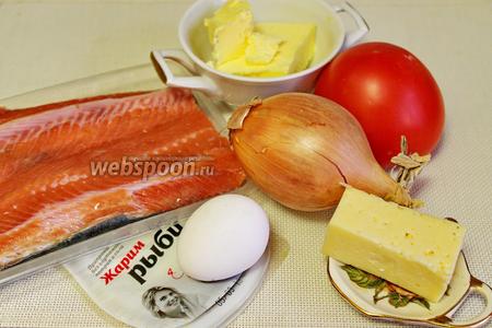 Для приготовления котлет взять филе горбуши, лук, помидор, сыр, яйцо, масло, пряности, петрушку, соль.