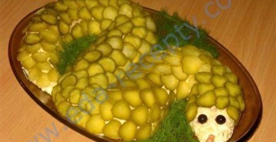 Салат Змейка из сыра, яйца, консервированной горбуши