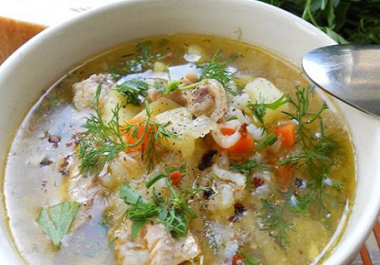 Варим рыбный суп из горбуши консервированной - готовим из консервы 1