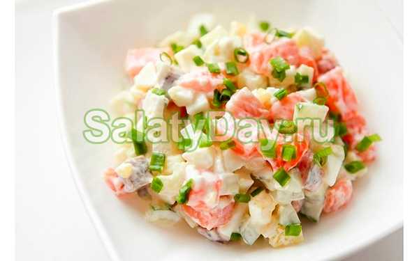 Салат с соленой форелью или семгой